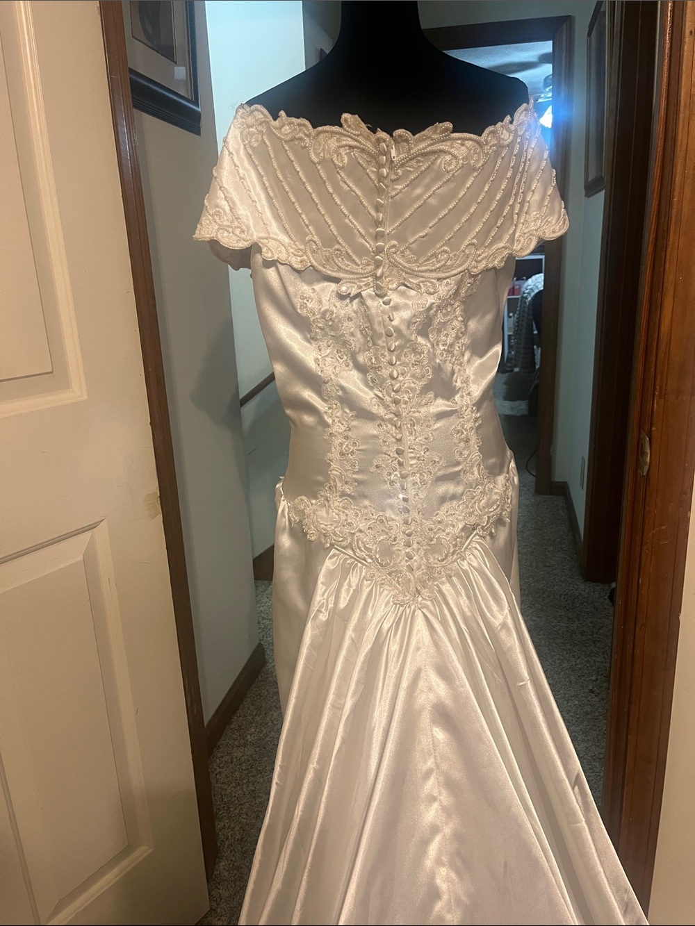 Vintage Ivory  Satin Off-Shoulder Bridal Gown with Lace Applique - Picture 6 of 7